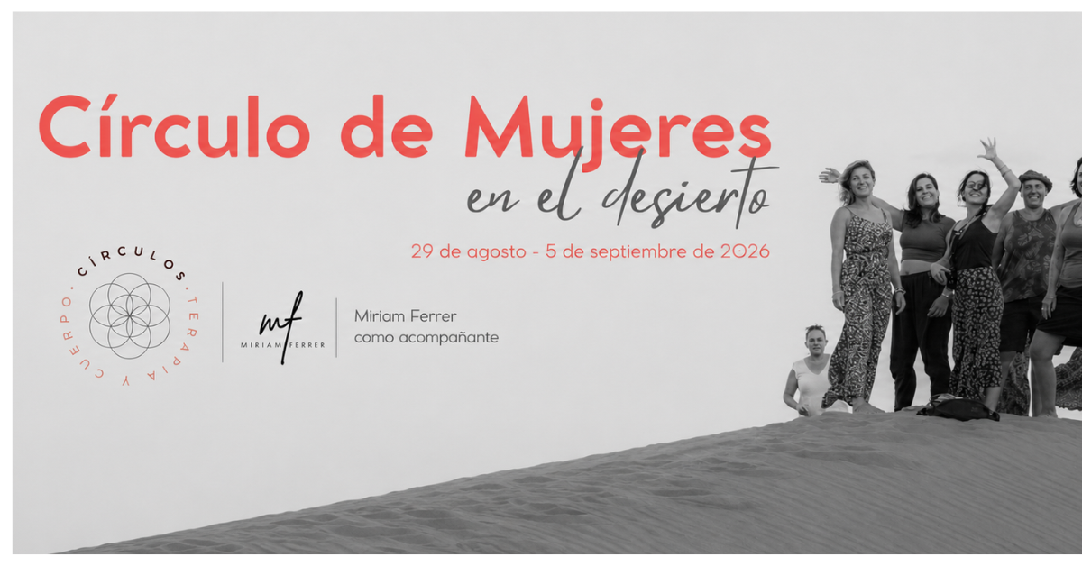 Círculo de mujeres en el desierto de Marruecos
